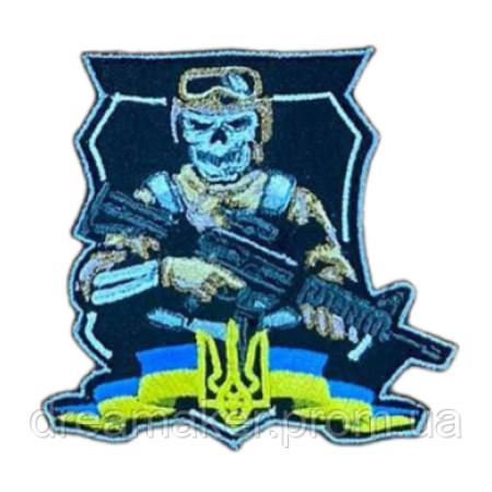 Шеврон вышитый Череп - воин ВСУ с автоматом (AN-877-210)
