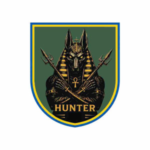 Шеврон с изображением Анубиса и надписью «Hunter» («Охотник»). Шевроны на заказ. Шевроны на липучке (AN-12-231-398)
